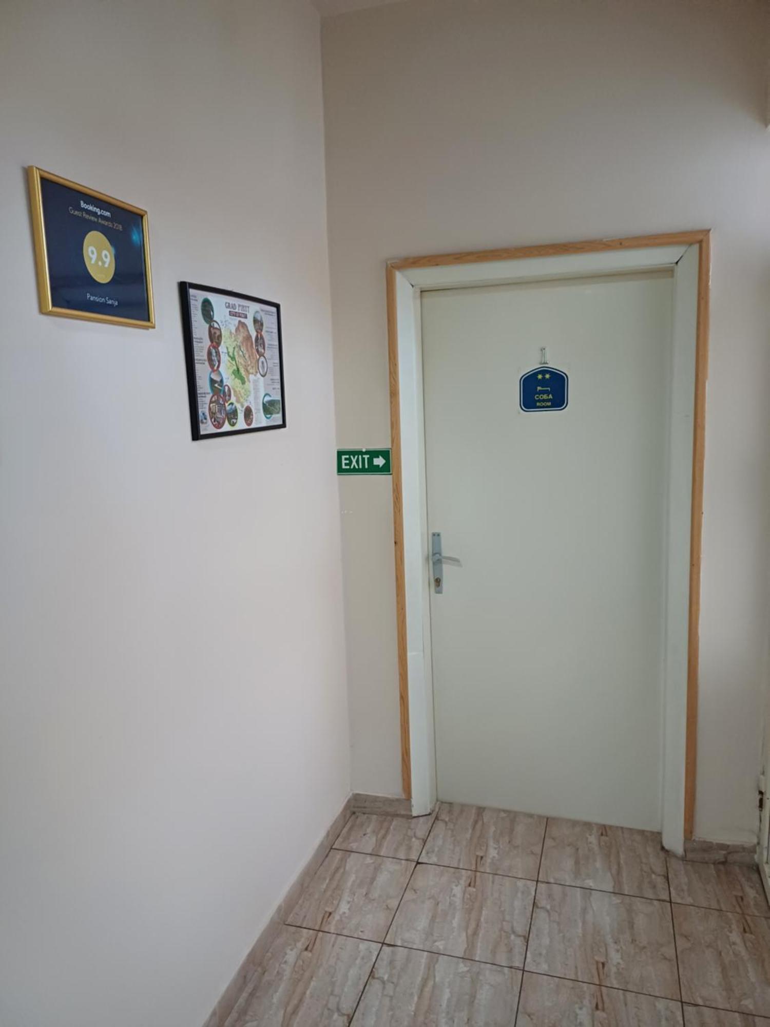 Sobe Sanja Hotell Pirot Rum bild